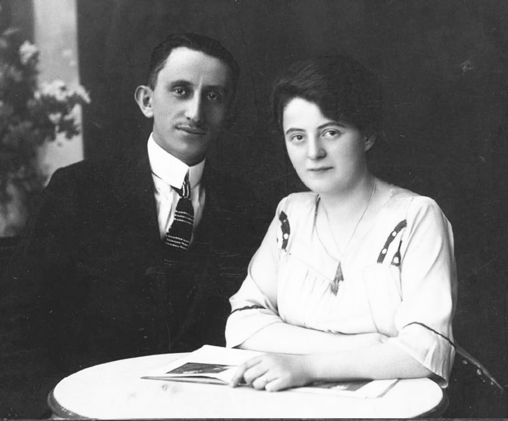 Verlobungsfoto von Anschel Rechtschaffen und Minna Grossmann, um 1920 Verlobungsfoto von Anschel Rechtschaffen und Minna Grossmann, um 1920