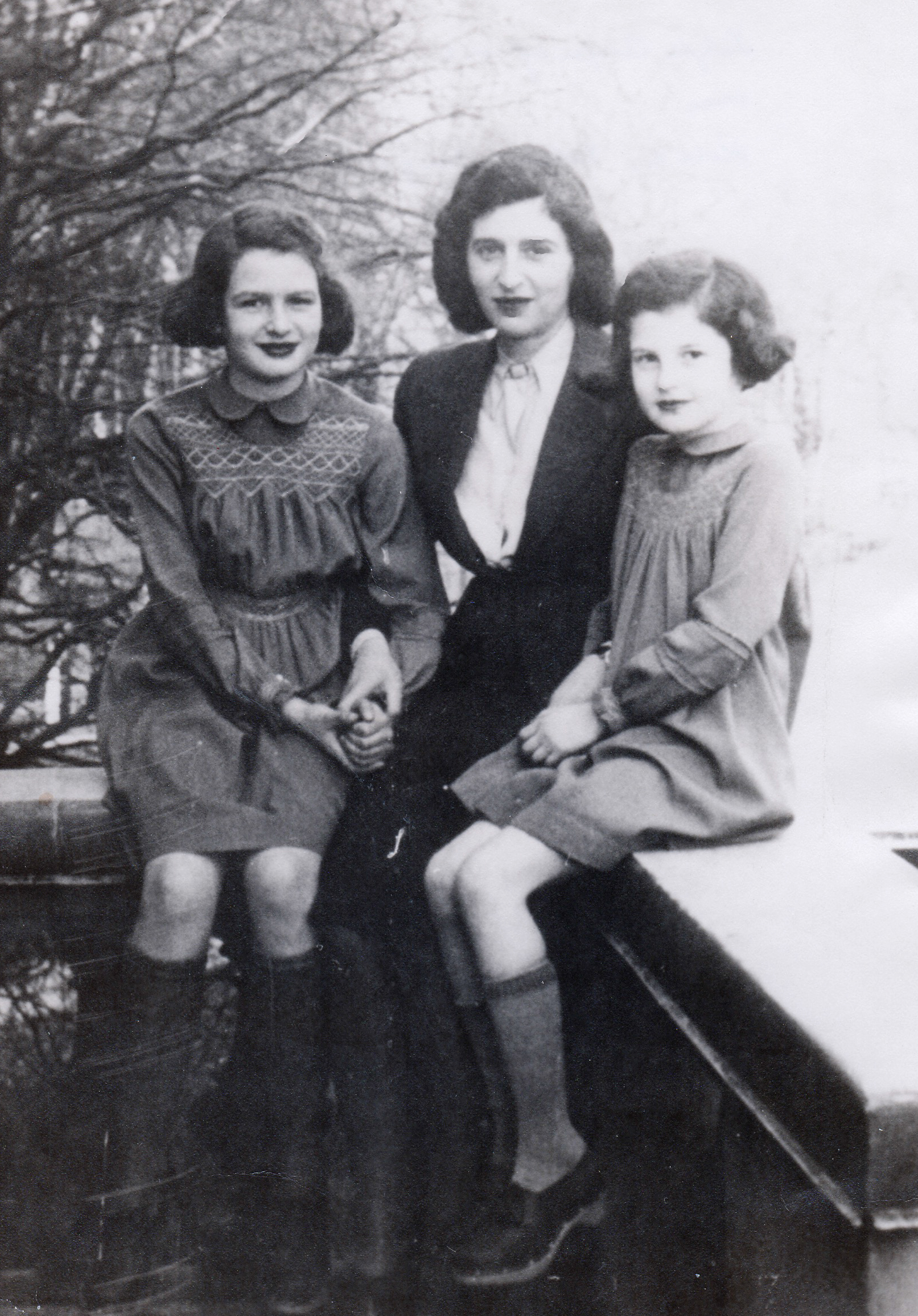 Herta Hammerschlag mit Ellen (li.) und Inge Anfang der 1940er Jahre